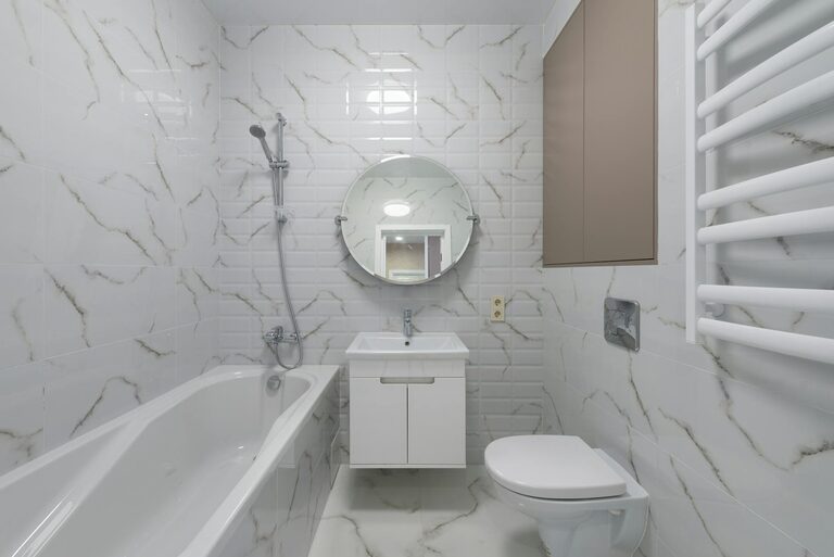 How to Create a Minimalist Bathroom Setup: Tips and Ideas